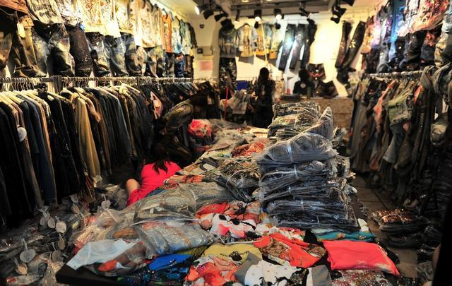 服装批发市场:为什么牛仔的男装比女装好卖?